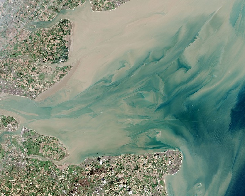 151121 book // thames_estuary_and_wind_farms_from_space_nasa.jpg (203 K)